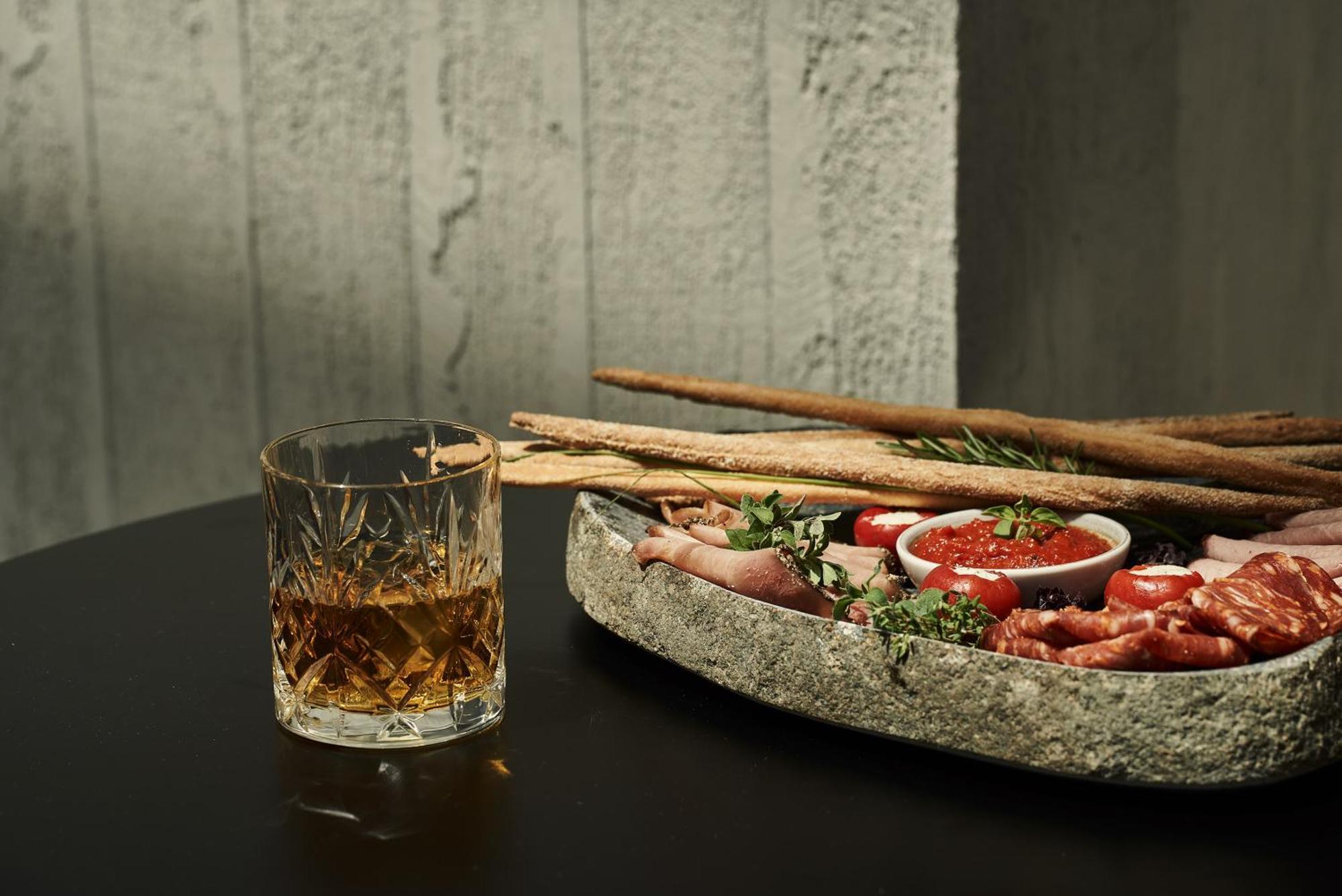Hotel The Newel Psychiko Athen Exterior foto A glass of grappa