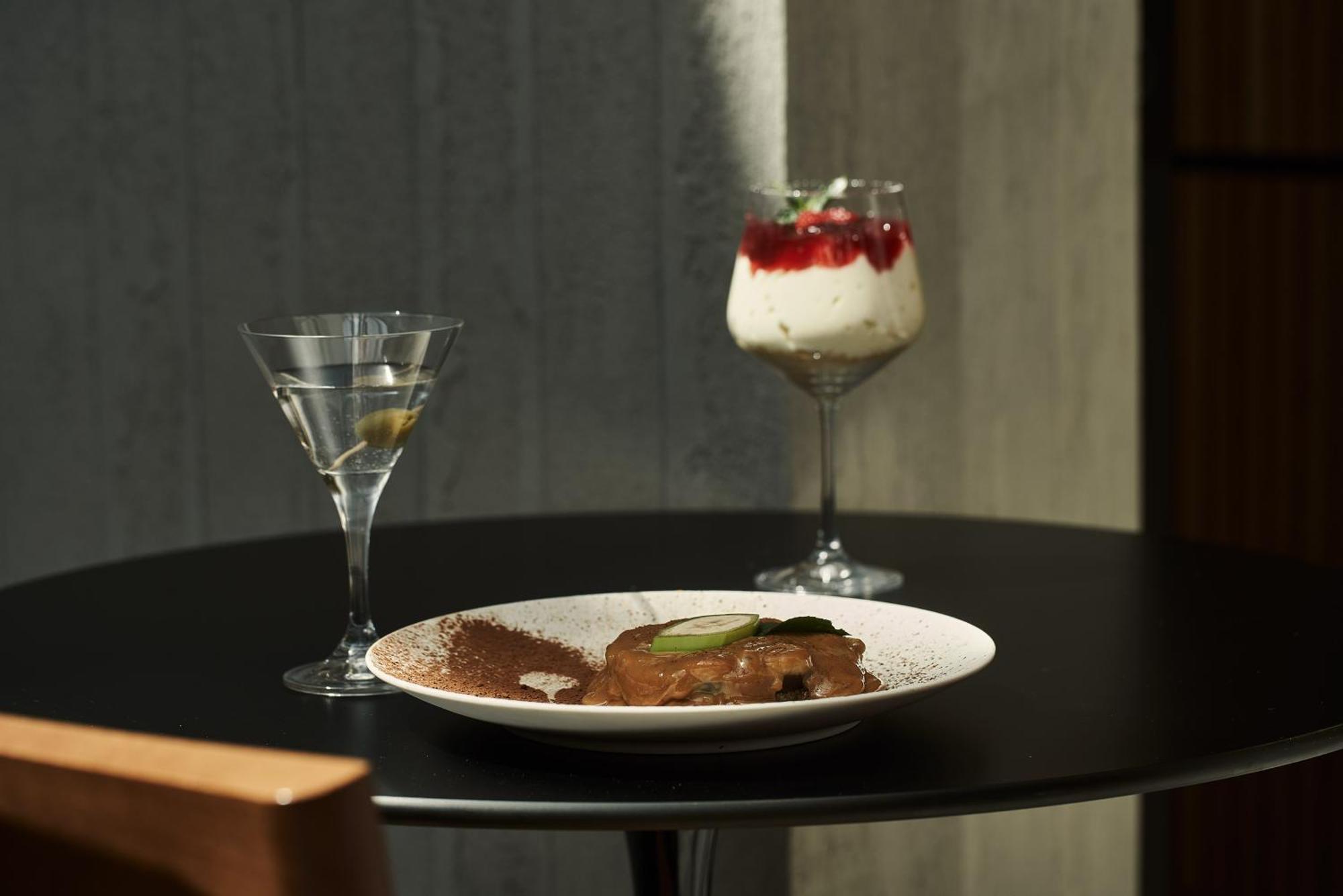 Hotel The Newel Psychiko Athen Exterior foto A chocolate parfait
